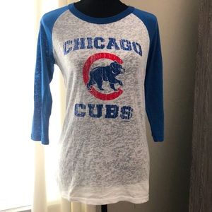 Chicago Cubs 3/4 sleeve t-shirt. EUC. Womens Size M